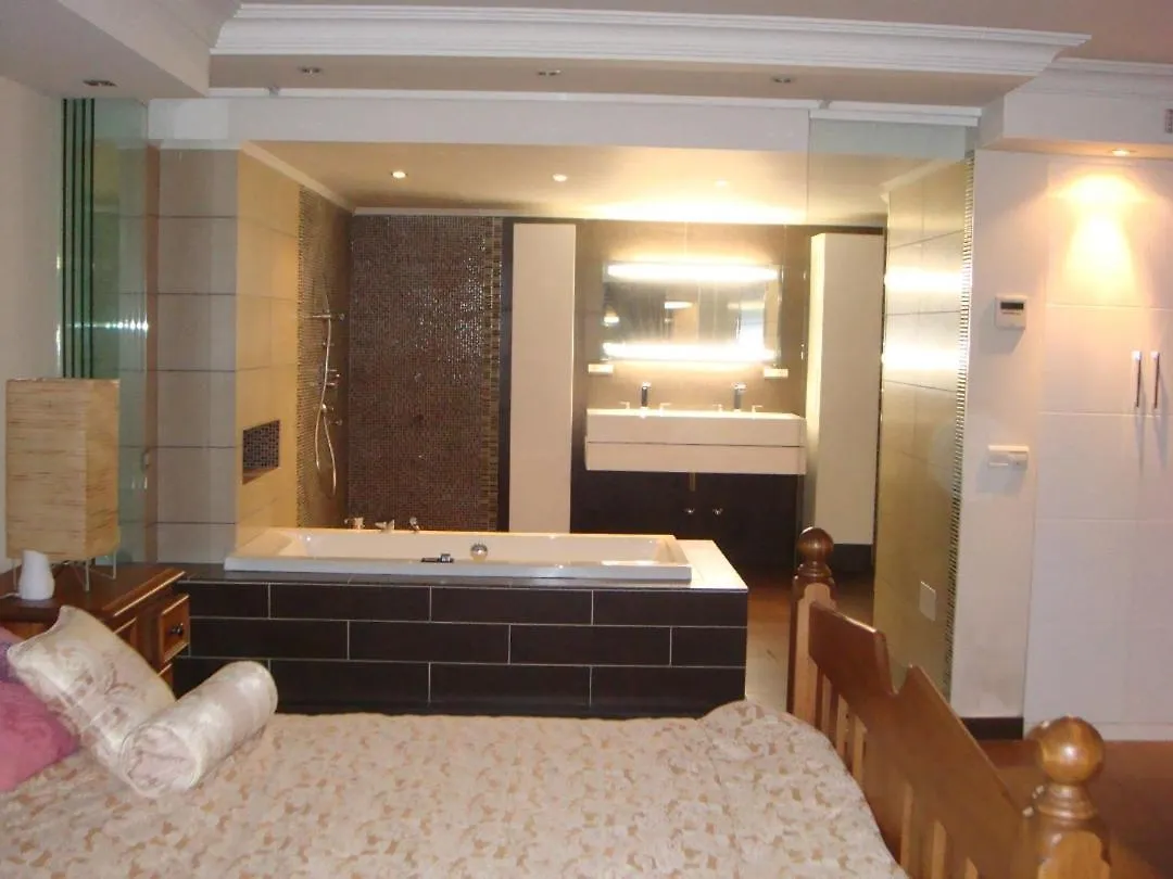 Casa Farah Villa Marbella Golden Mile Coral Beach Behind Aldi